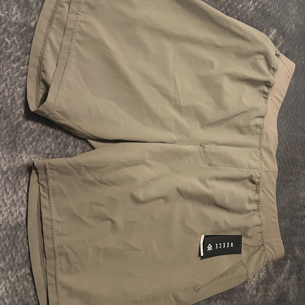 Veece Desmond Performance Men's Stretch Shorts from The Buckle